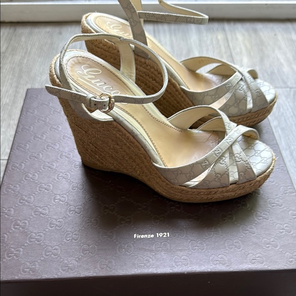 Gucci Cream Sandals with Wedge Heel and Ankle Strap - Picture 3 of 13